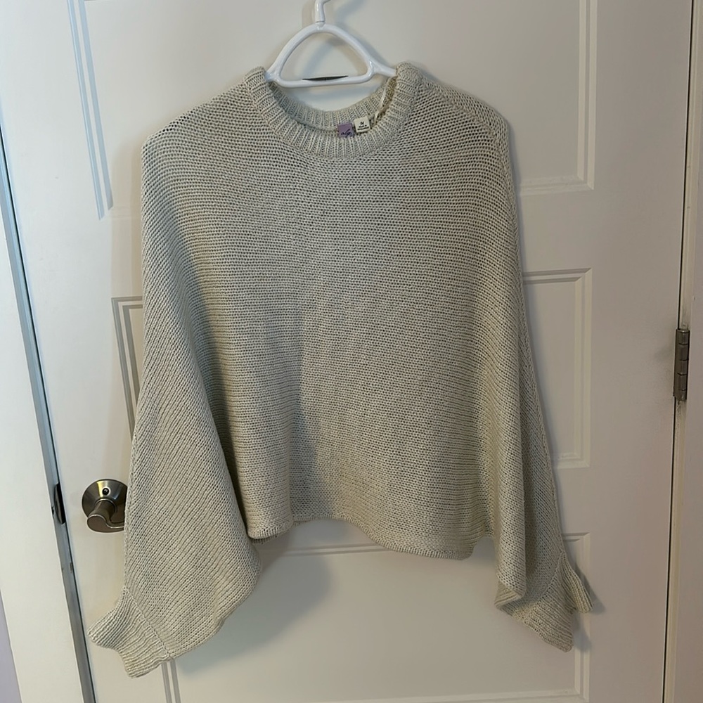 cream sweater wide arms size m